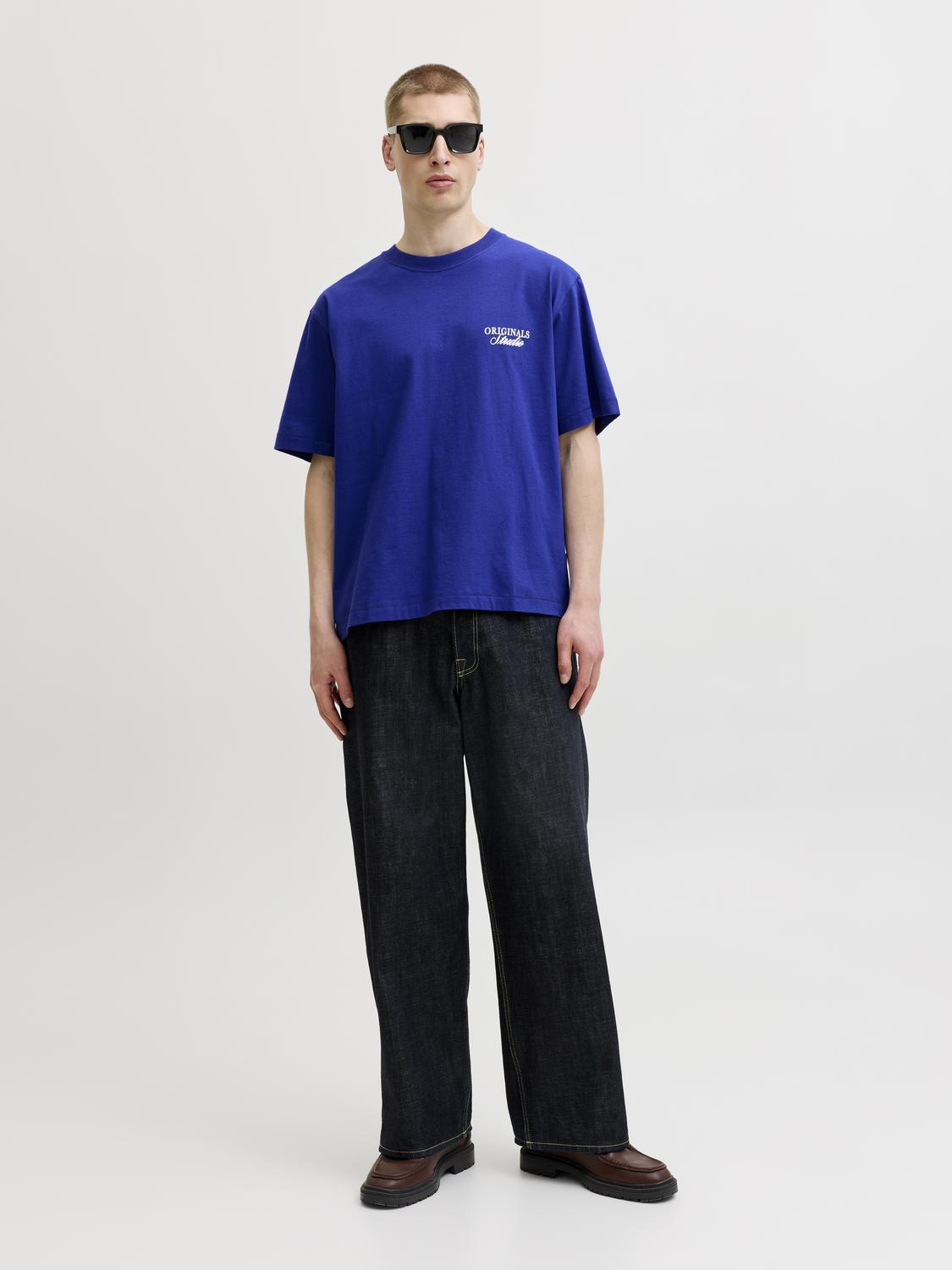 model_shot-front_full